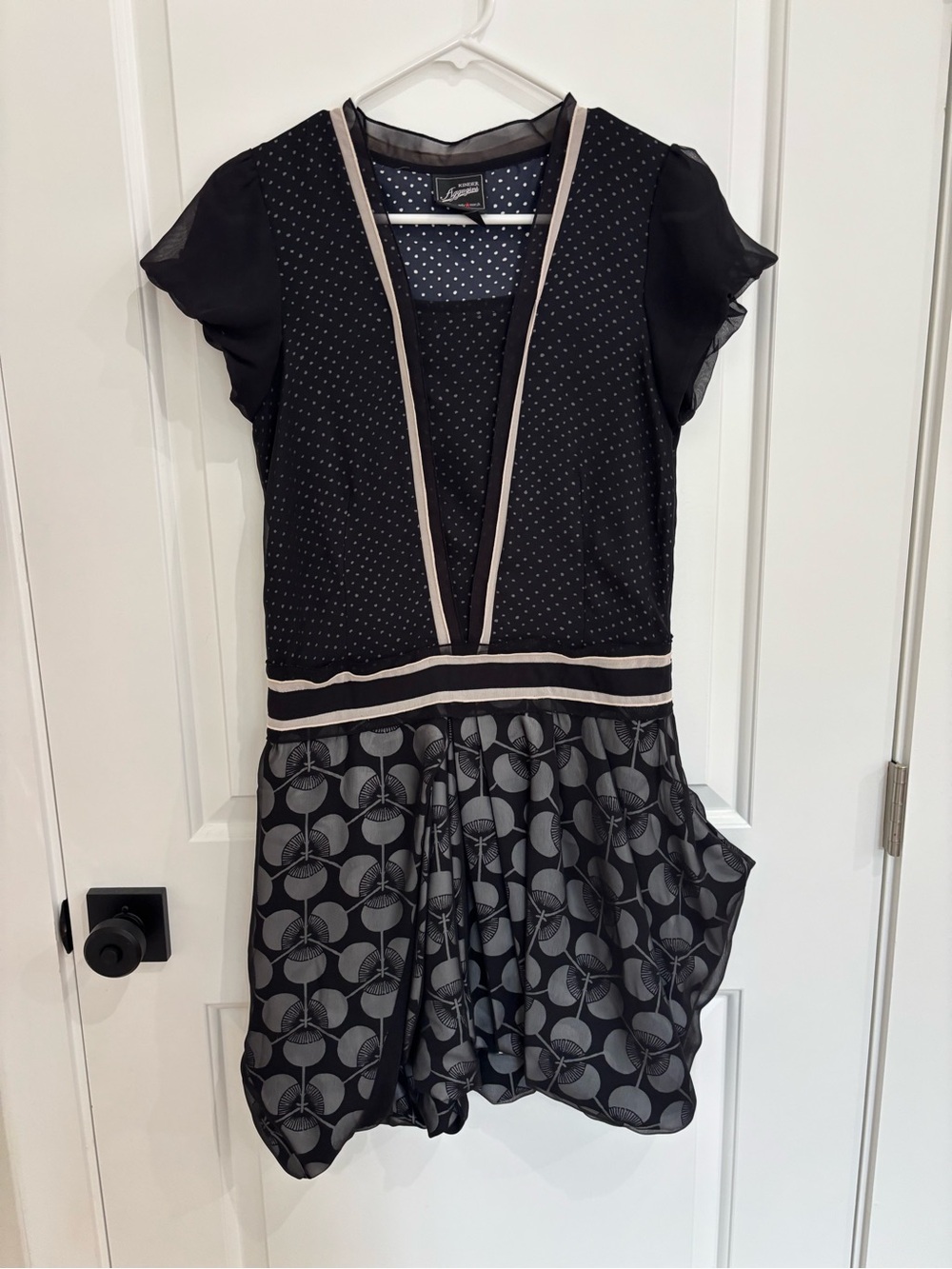 Kinder Aggugini Macy's Limited Edition
2011 Black Bubble Hem Mixed Print Sz 4